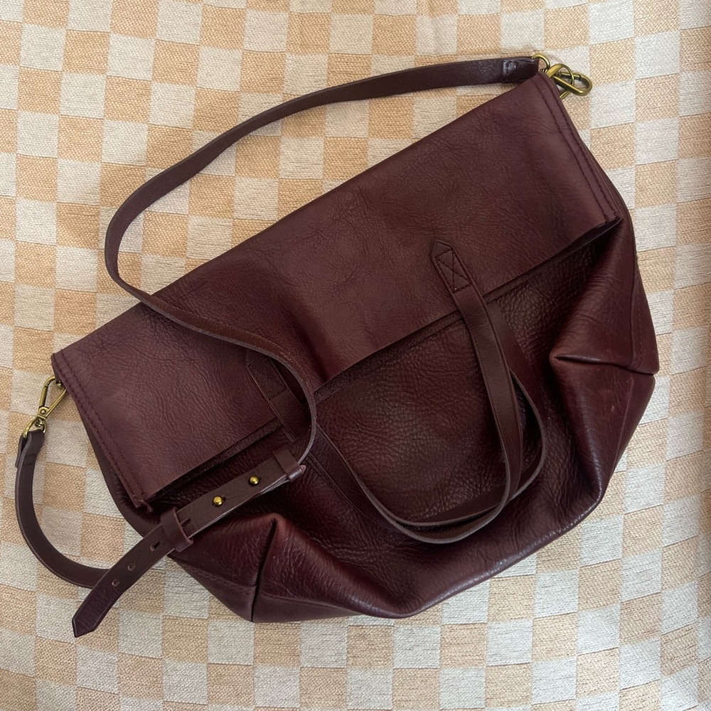 Leather Shoulder Tote Bag in Deep Wine
